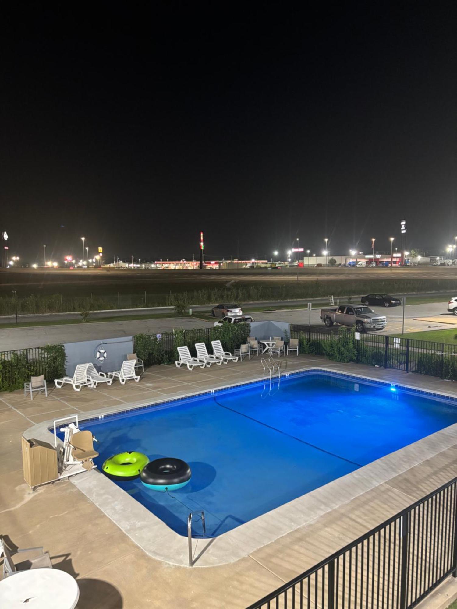 Regency Inn Tulsa Oakhurst Exterior photo