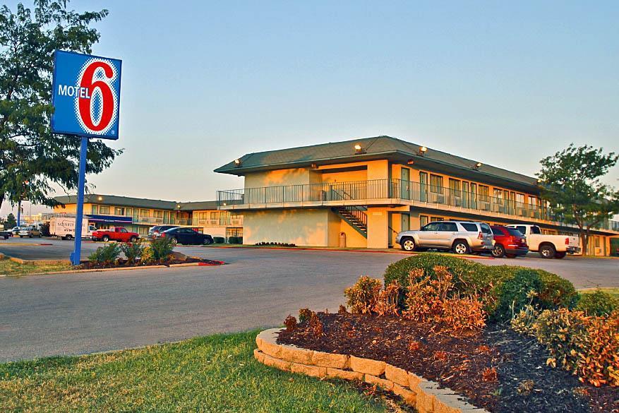 Regency Inn Tulsa Oakhurst Exterior photo