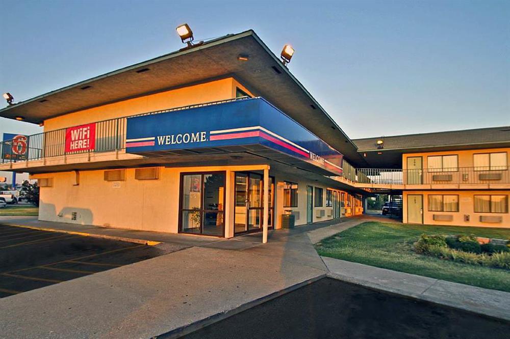Regency Inn Tulsa Oakhurst Exterior photo