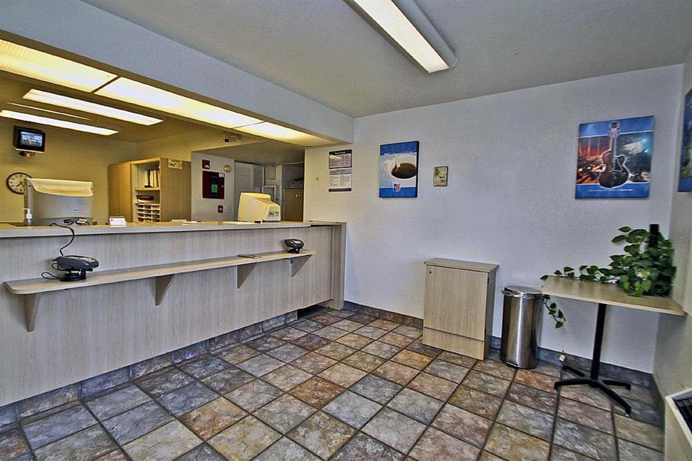Regency Inn Tulsa Oakhurst Interior photo