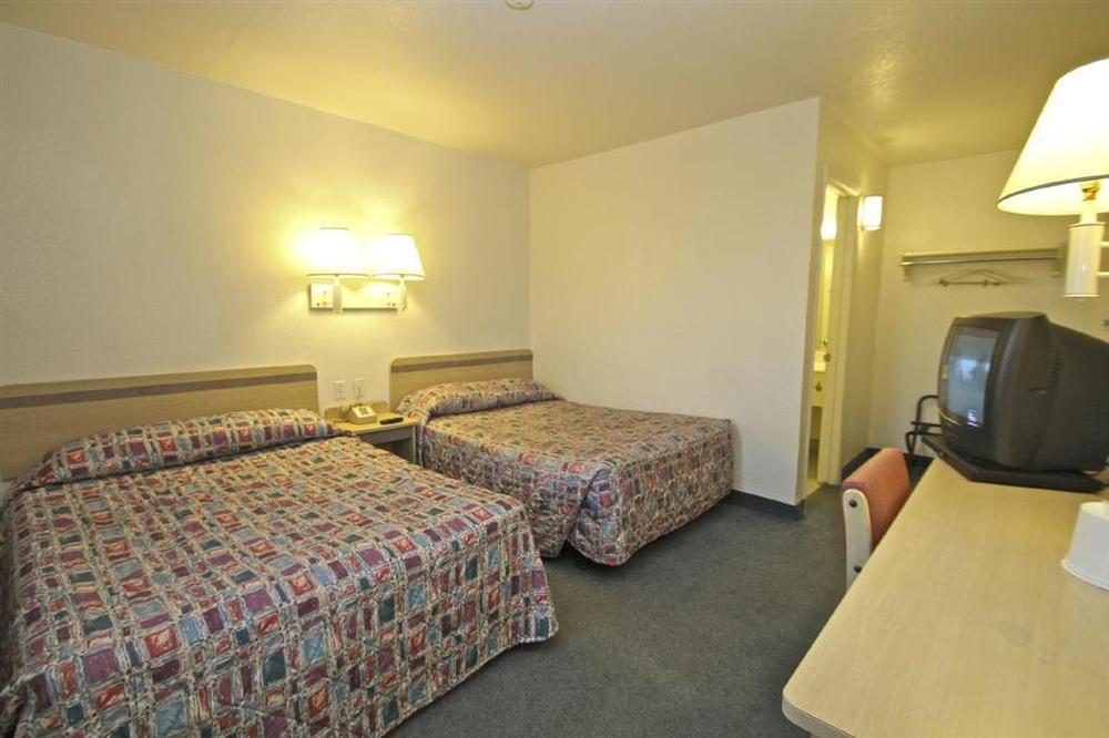 Regency Inn Tulsa Oakhurst Room photo