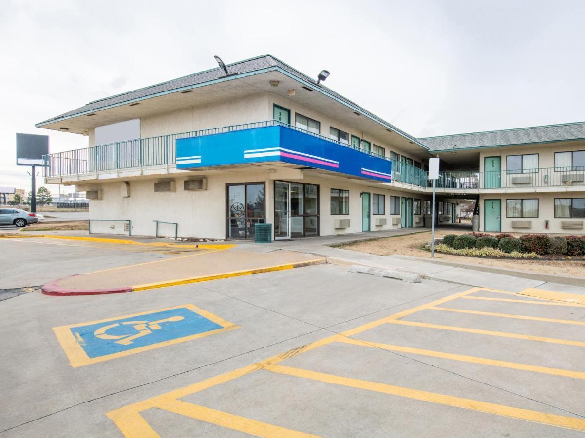 Regency Inn Tulsa Oakhurst Exterior photo